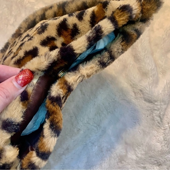 Leopard Crossbody Faux Fur Brown Tan Black Animal Print Super Soft Snap Close - Picture 4 of 15